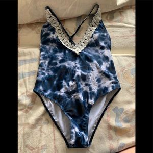 PatPat woman’s one piece bathing suit’ size Small